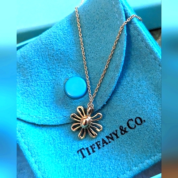 Tiffany and co 18K Gold Daisy necklace by Paloma Picasso - Picture 6 of 8